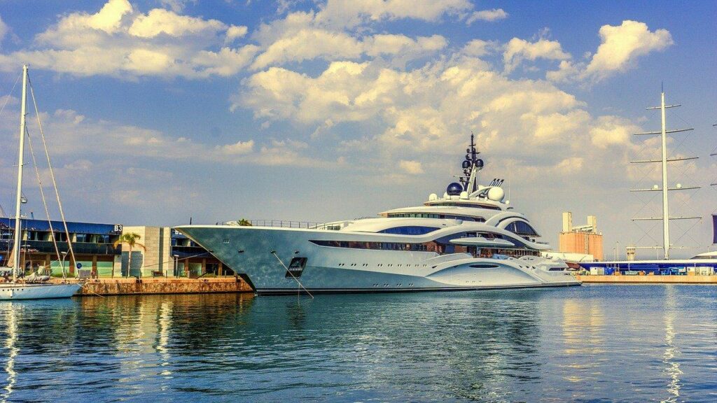 bateau pour une promenade en mer